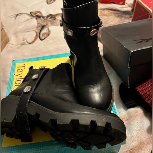 Boots - Picture 4 of 4